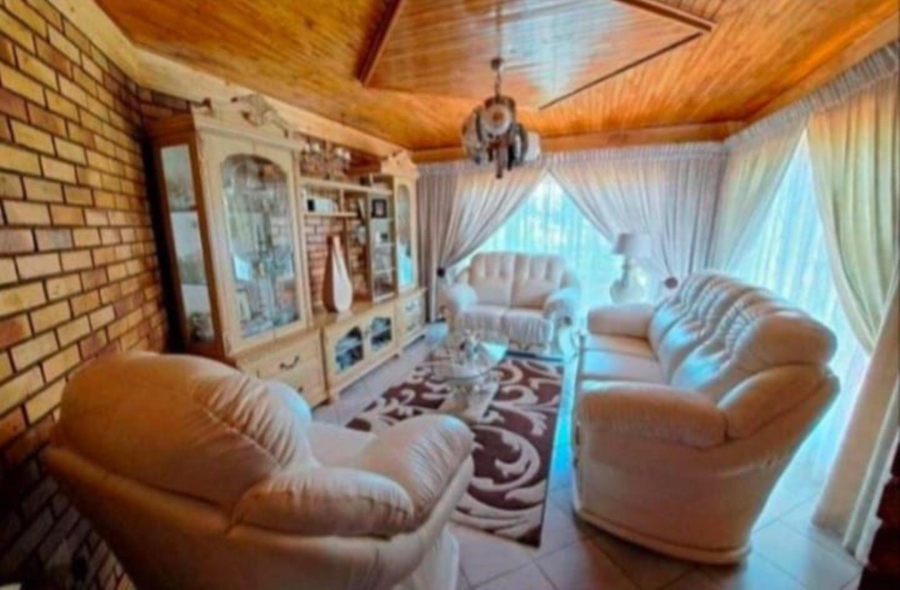 5 Bedroom Property for Sale in Mmabatho Unit 6 North West